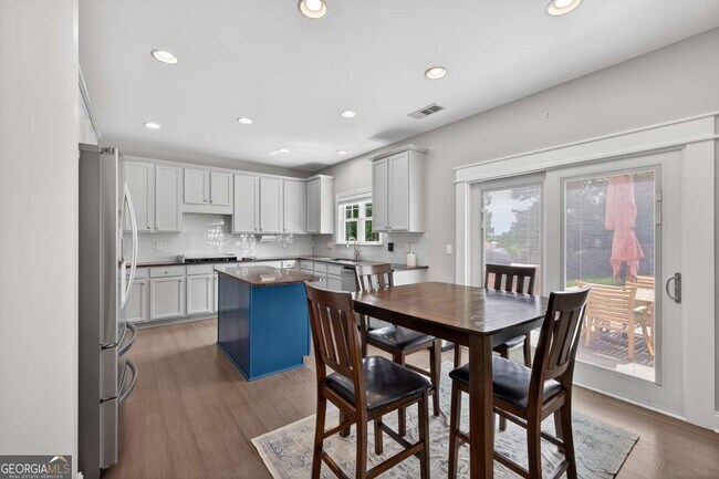 Building Photo - 7819 Brass Lantern Dr