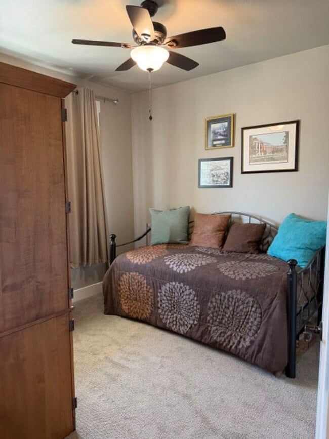 Building Photo - Gorgeous Silverbrook Home