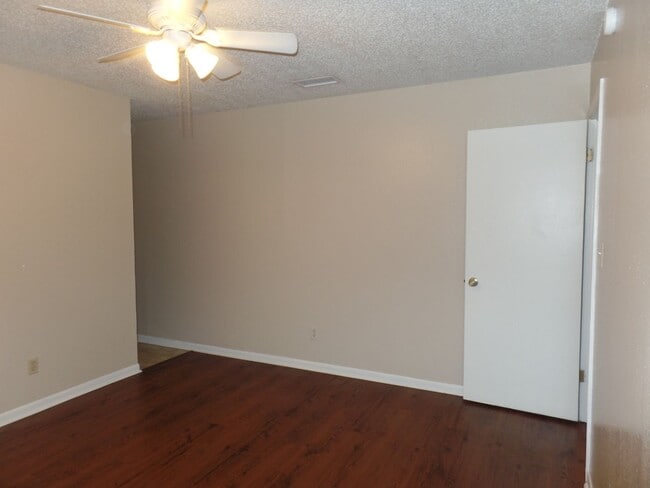 Building Photo - Meadowcreek Subdivision