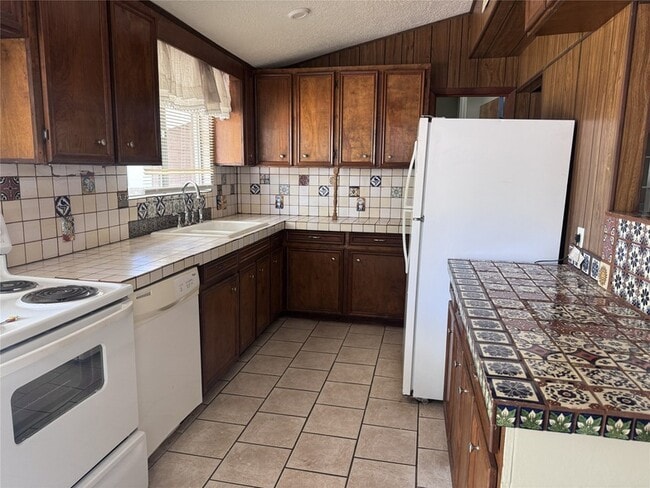 Building Photo - 16477 Piper Ln