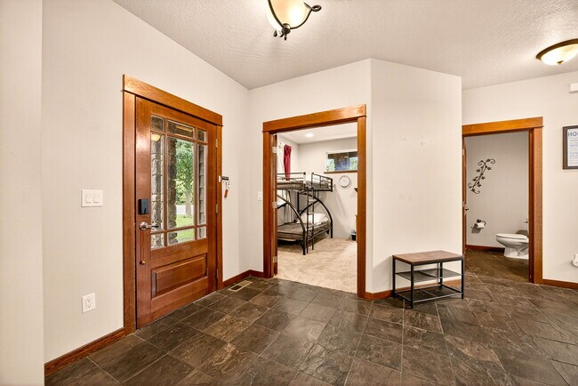 Building Photo - 1719 Lithia Way