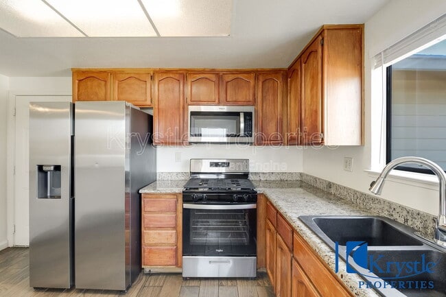 Building Photo - 1366 Matthew Dr