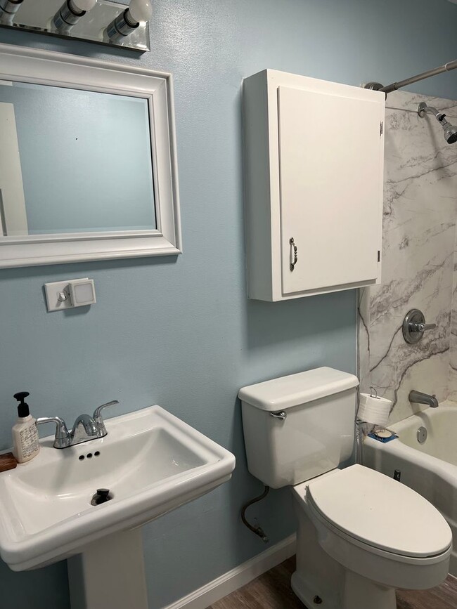 Building Photo - Home for lease