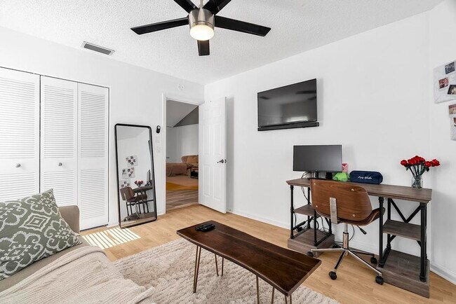 Building Photo - 416 Buttonwood Pl