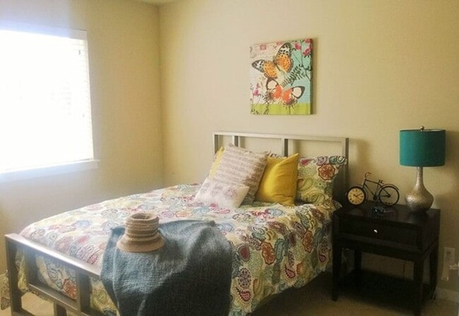 Building Photo - Spacious single family in quiet Lynnwood n...