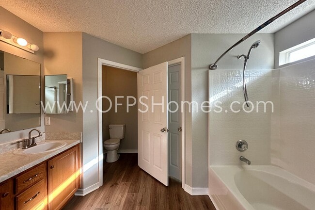 Building Photo - 5593 Shadow Shore Pl