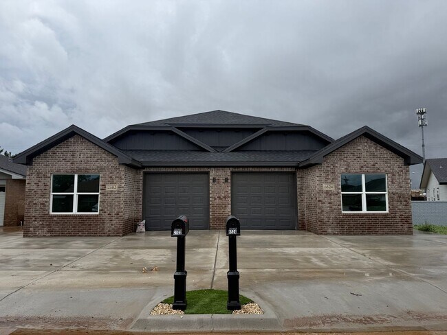 Primary Photo - Spectacular Town-Home in West Lubbock!