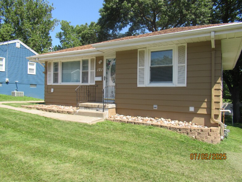 Primary Photo - 121 Bell Ave