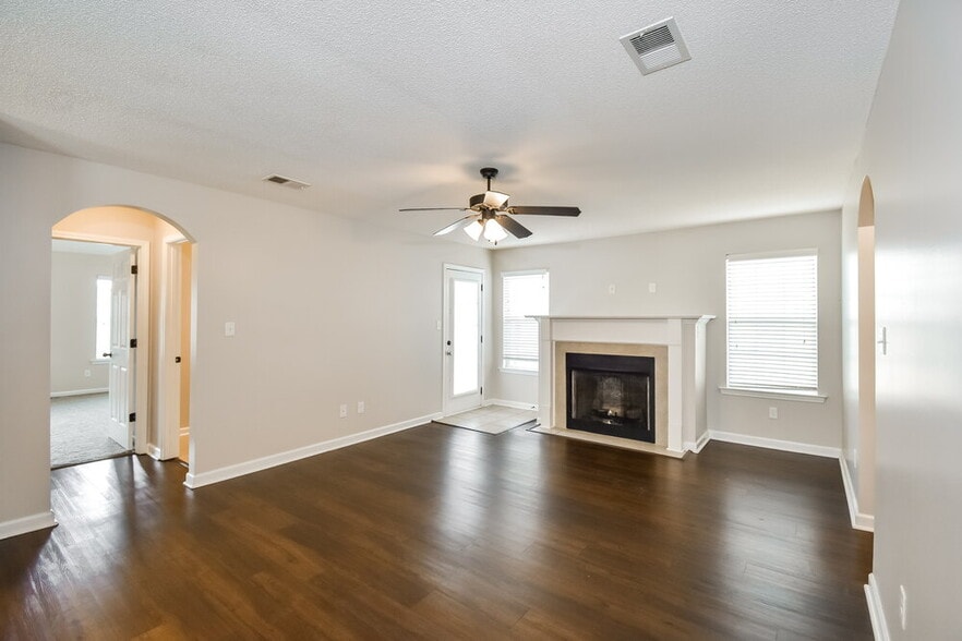 Building Photo - 9849 White Poplar Dr