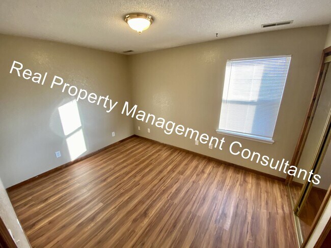 Building Photo - Redbud Ridge 7