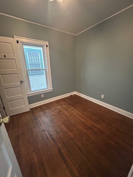 Building Photo - 625 E Utica St