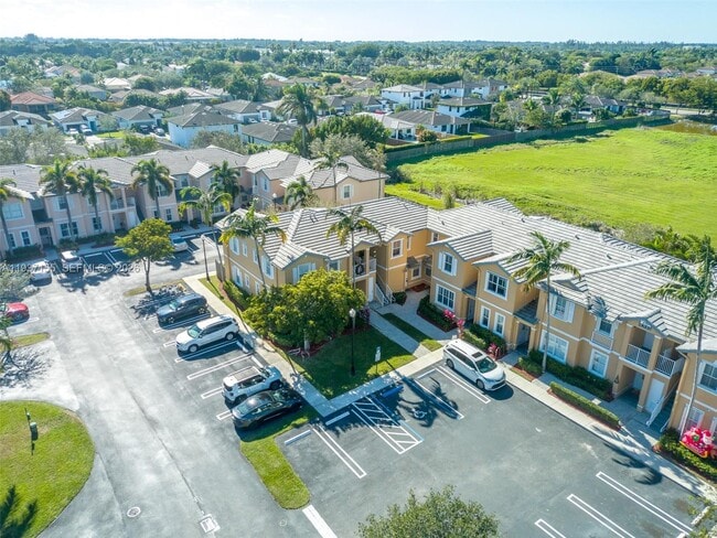 Building Photo - 230 SE 29th Ave