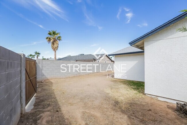 Building Photo - REDUCED!