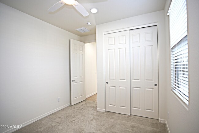 Building Photo - 815 W Finch Dr