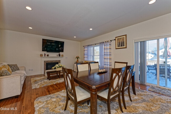 Building Photo - 1 Haywood Ln