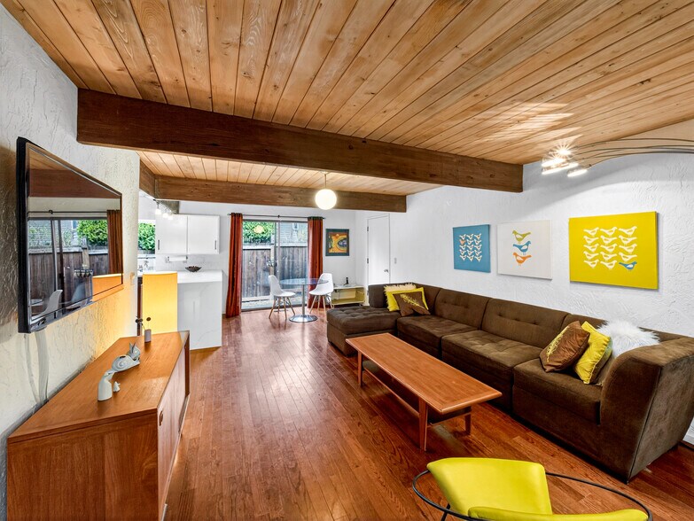 Building Photo - 10956 SE Azar Dr