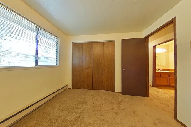 Building Photo - 2 Bedroom Duplex ~ Albany