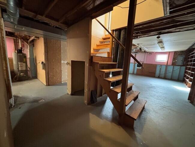 Building Photo - Spacious Three Bedroom Home with Central Air