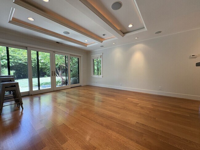 Building Photo - Spacious 5BR/3.5BA Palo Alto Home with Gourmet Kitchen & Large Backyard
