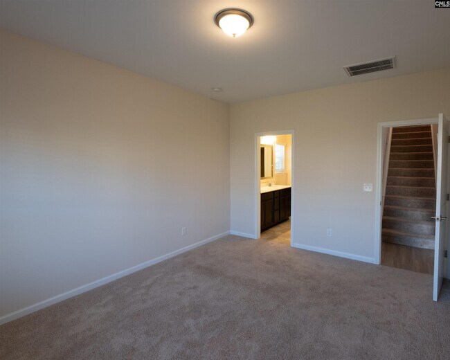 Building Photo - 945 Bergenfield Ln