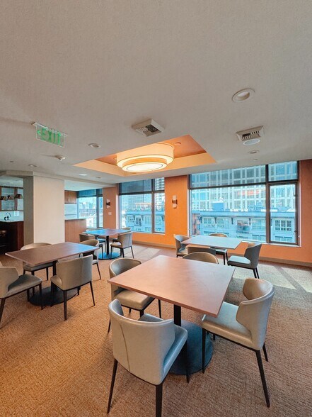 Common Area Lounge - 2033 2nd Ave