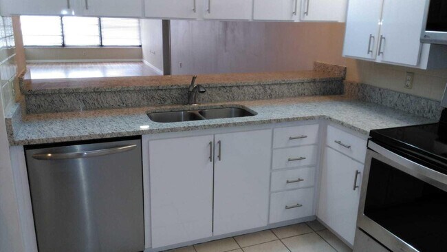 Building Photo - 3516 Whitehall Dr