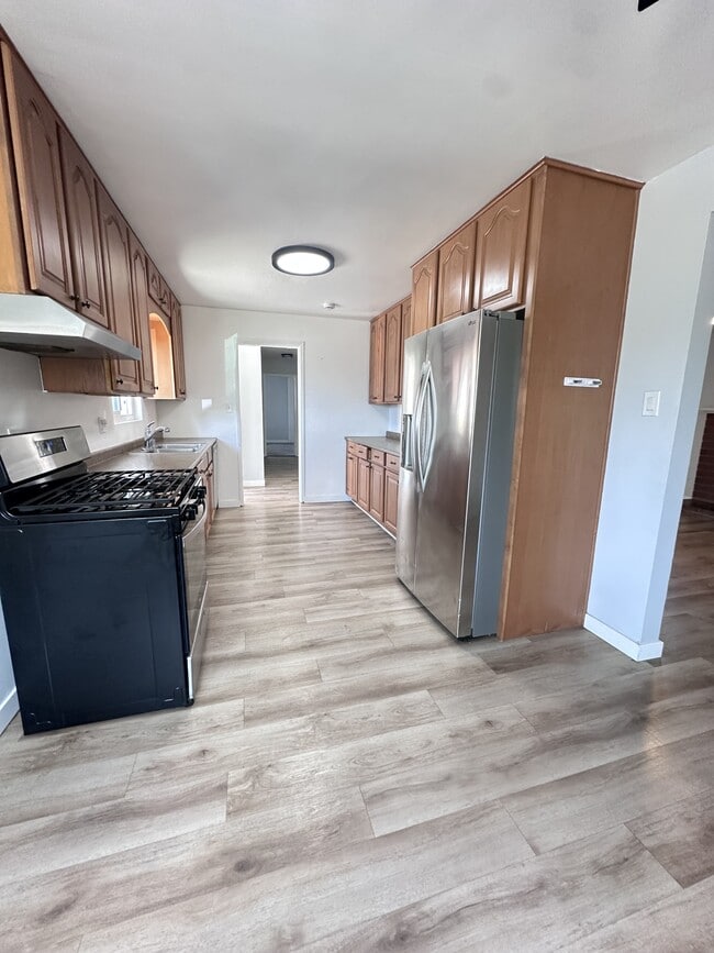 Building Photo - 1405 Skyline Dr