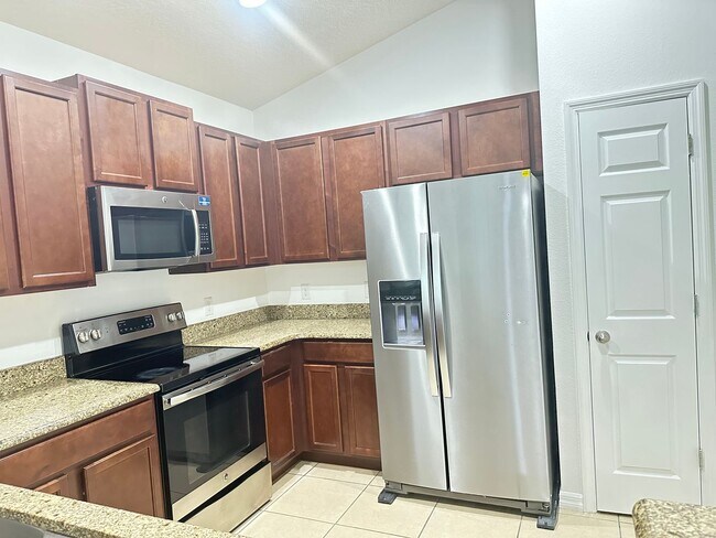 Building Photo - 477 Kestrel Dr
