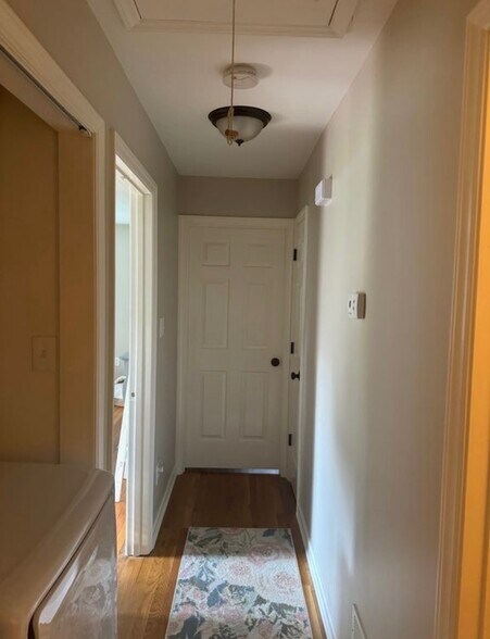 Building Photo - 405 Crestwood Dr