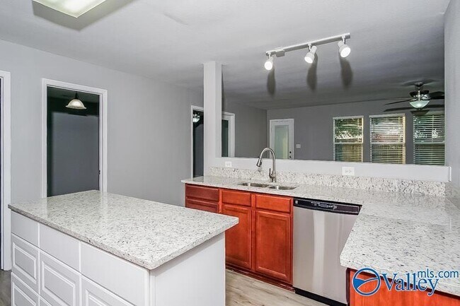 Building Photo - 3703 Avalon Lake Dr SW