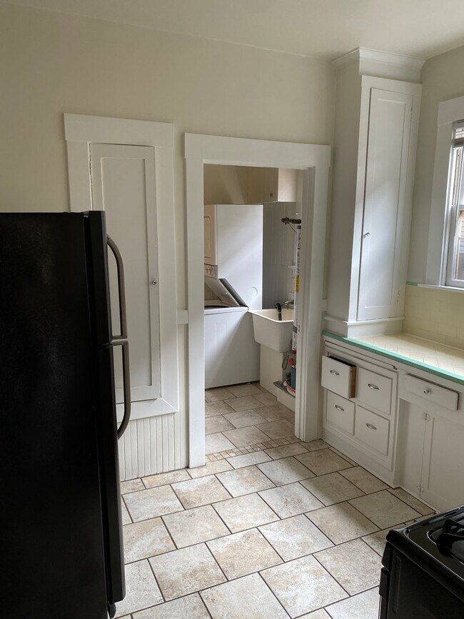 Building Photo - 752 55th St