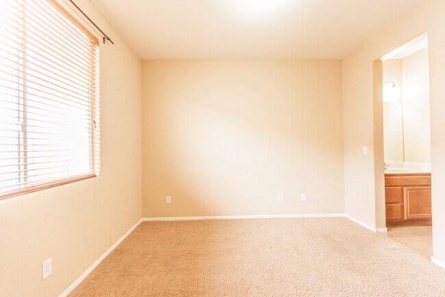 Building Photo - Beautiful Mountain's Edge Community