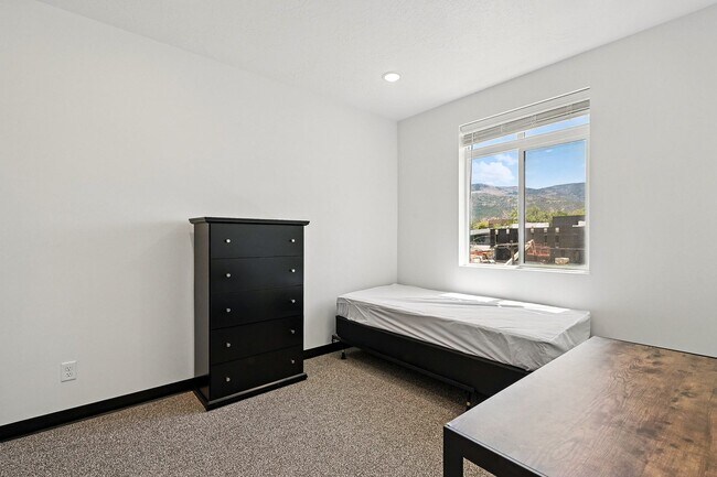Building Photo - Harding Ave Lofts