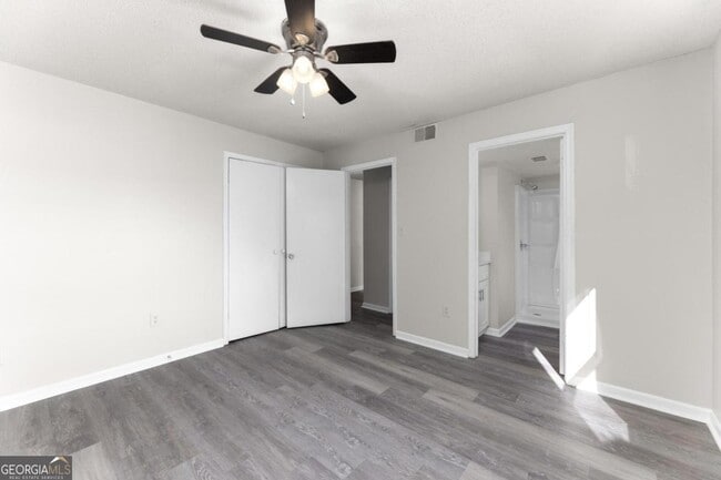 Building Photo - 121 Mark Twain Cir