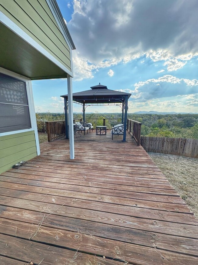 Building Photo - Fully Furnished 2/1