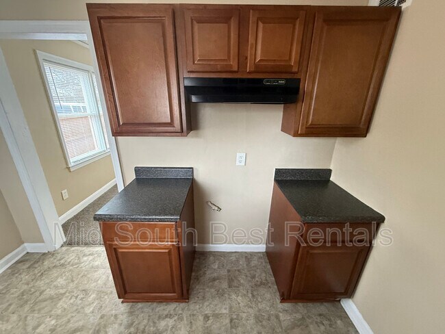 Building Photo - 1445 Catherine St