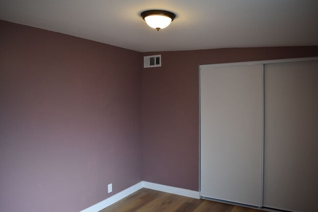 Building Photo - 3 Bedroom 1 Bath Upgraded Home with Large ...