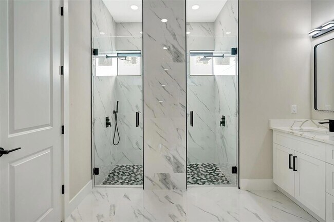 Building Photo - 212 Fairway Rd