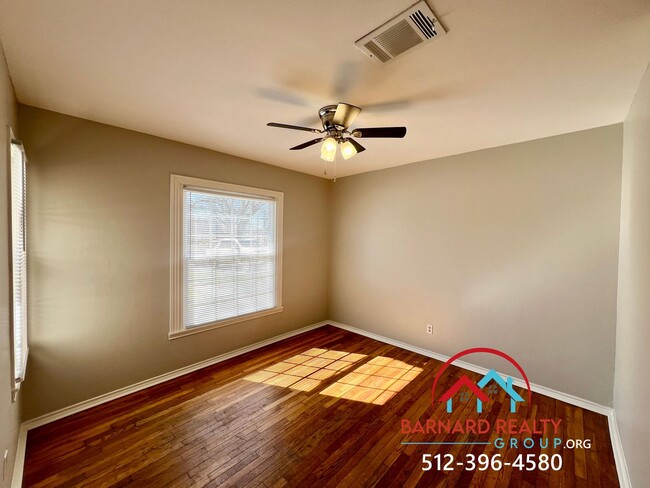 Building Photo - Available NOW: Beautifully Remodeled 3/1.5...