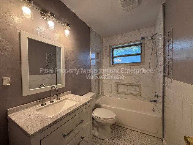 Building Photo - 5417 NW 46th Terrace