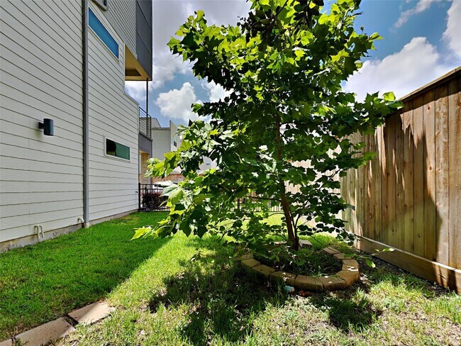Building Photo - 353 Eado Park Cir