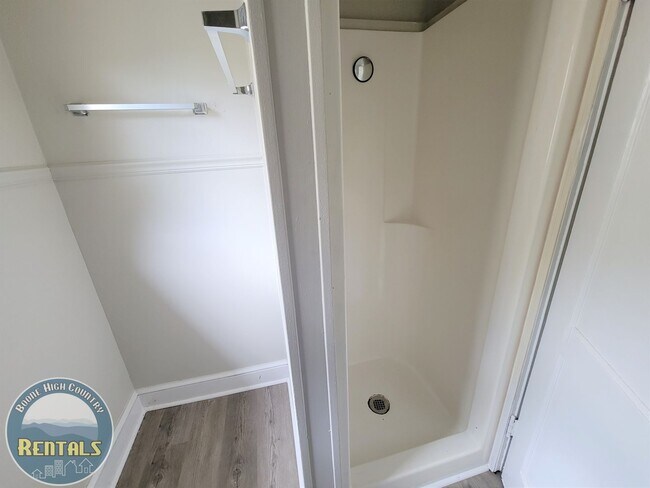 Building Photo - 3bd/2ba House On Faculty Street---Great Location!