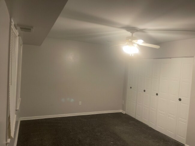 Building Photo - 1527 Americana Dr