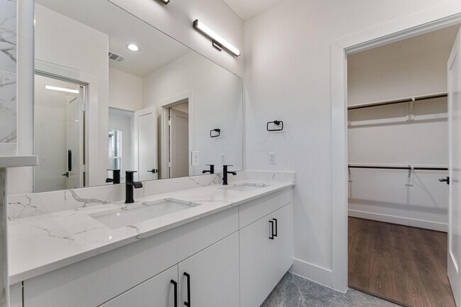 Building Photo - 2753 Sunny Briar Dr