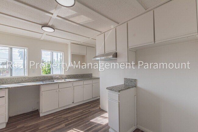 Building Photo - 2757 S Mansfield Ave
