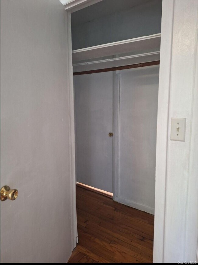 Building Photo - 652 NY-211