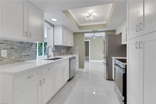 Building Photo - Elegant 3-Bedroom Pool Home in the Prestig...