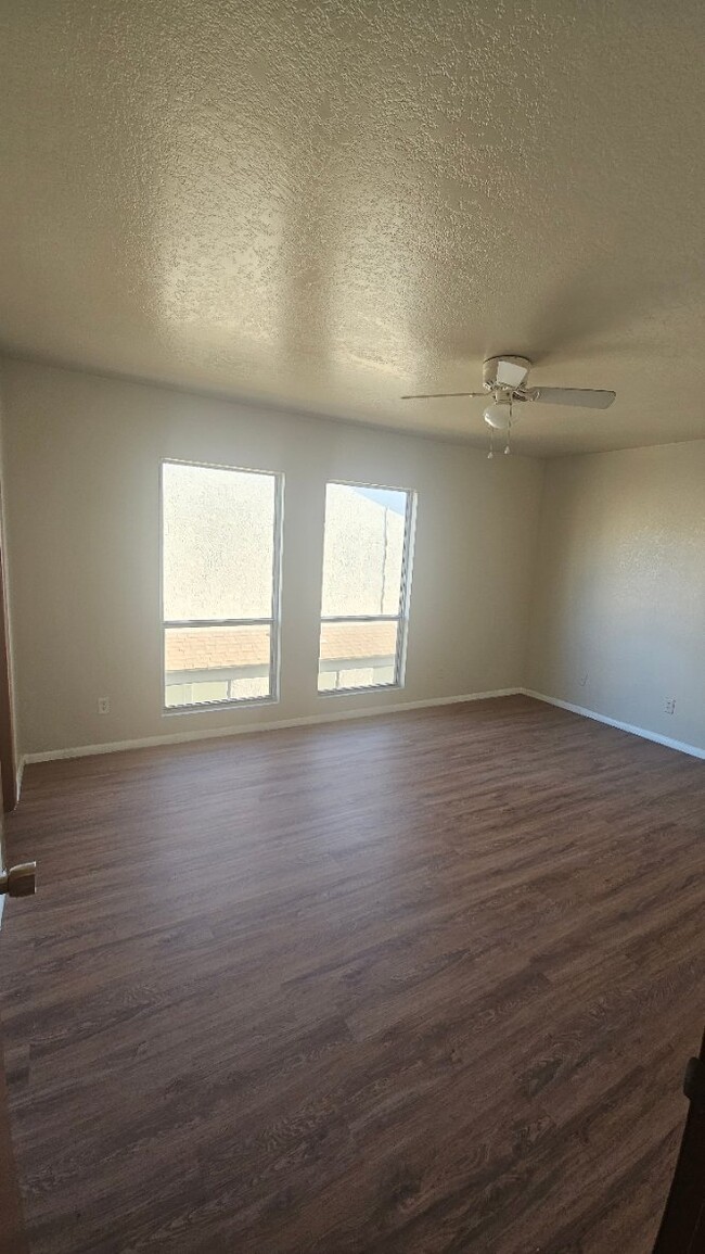 Building Photo - 3749 Carlyle Dr