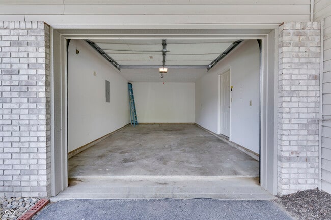 Building Photo - 6028 Wildcat Dr