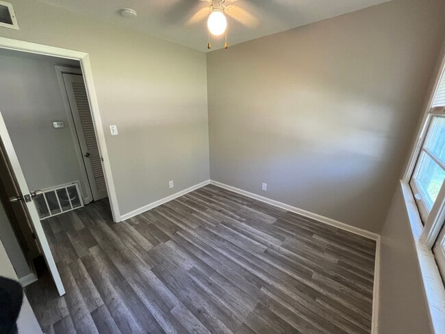 Building Photo - Lovely 2BR/1ba house